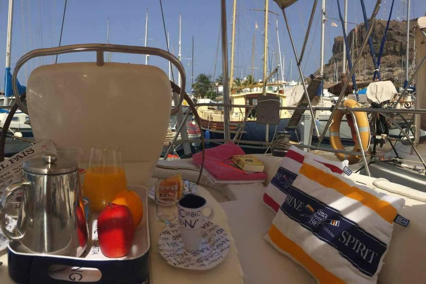 Precioso Yate En El Centro Del Puerto De Mogan 호텔 외부 사진