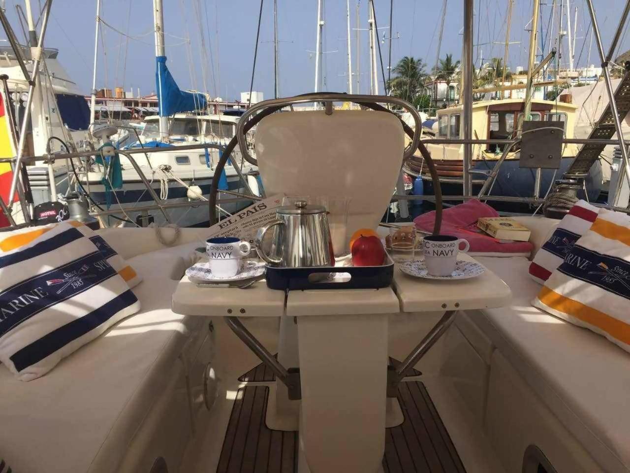 Precioso Yate En El Centro Del Puerto De Mogan 호텔 외부 사진