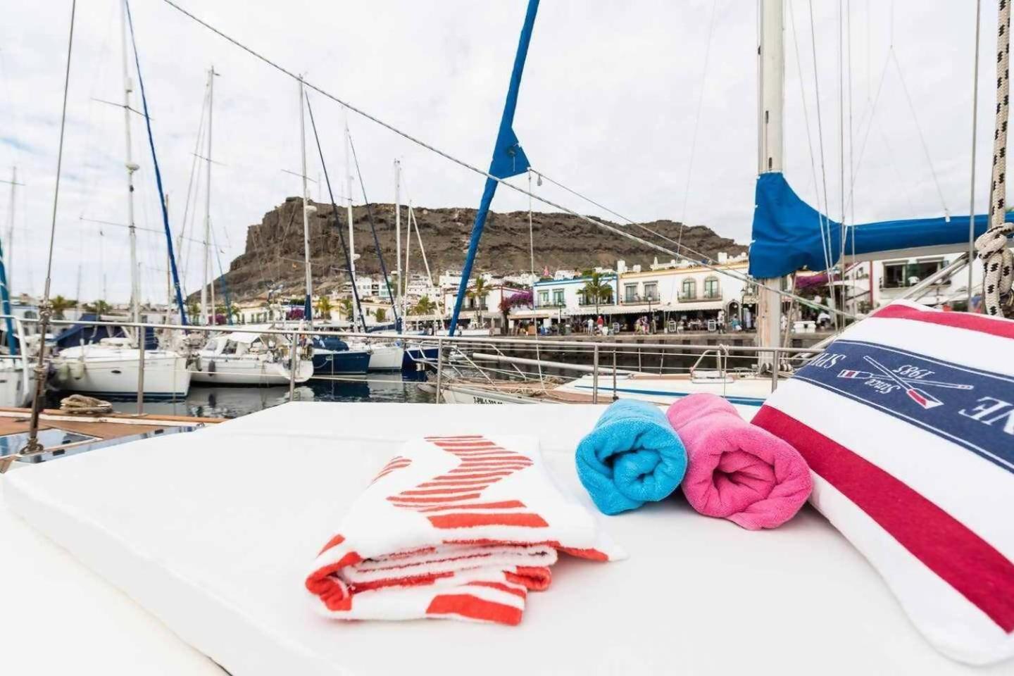 Precioso Yate En El Centro Del Puerto De Mogan 호텔 외부 사진